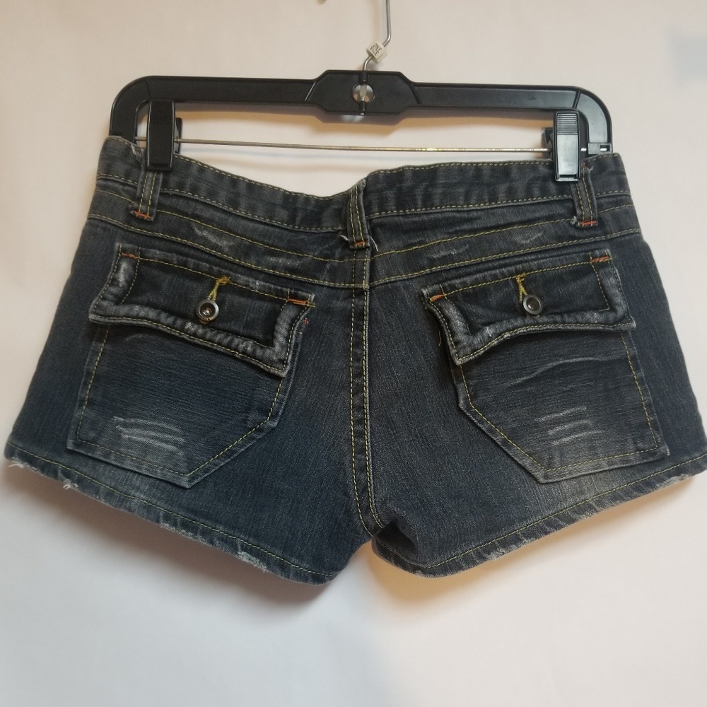 Shorts - Picture 2 of 3